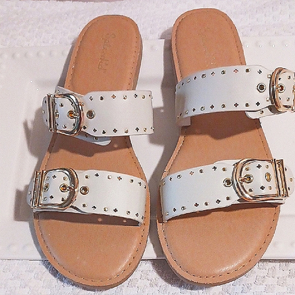 Gorgeous! Splendid ⚜️ White and Gold Slide Sandals with Studded Straps ⚜️👑⚜️